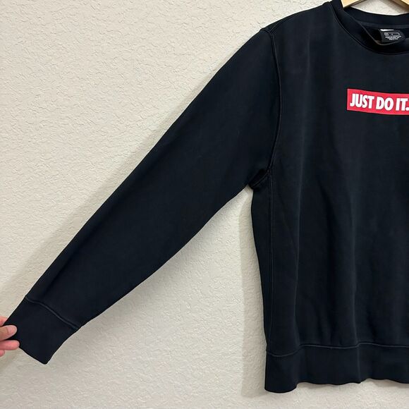 NIKE Classic "Just Do It" Big Logo Crewneck Pullover Sweatshirt Black - Picture 3 of 9